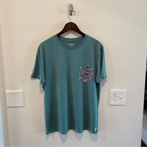 Marine layer signature printed cotton tee  Men's size medium short sleeve green